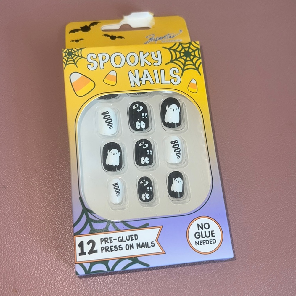 Superstar Accessories Brand New Spooky Nails Set